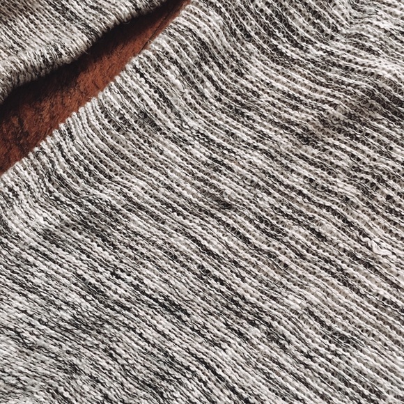 Forever 21 Sweater - Picture 3 of 3